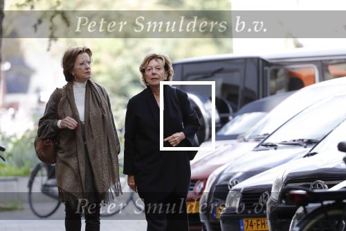 Amsterdam 19 september 2019
Nellie Kroes met een vriendin winkelend met een vriendin in Amsterdam zuid.