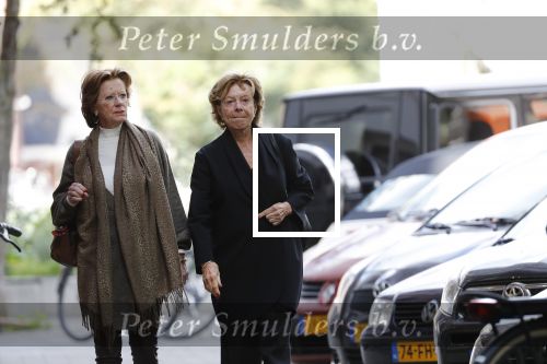 Amsterdam 19 september 2019
Nellie Kroes met een vriendin winkelend met een vriendin in Amsterdam zuid.
