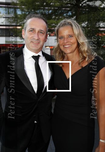 Hilversum 2 september 2019
Voetbalgala bij studio 21 . Patrick Smit met zijn vrouw