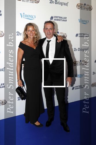 Hilversum 2 september 2019
Voetbalgala bij studio 21 . Patrick Smit met zijn vrouw