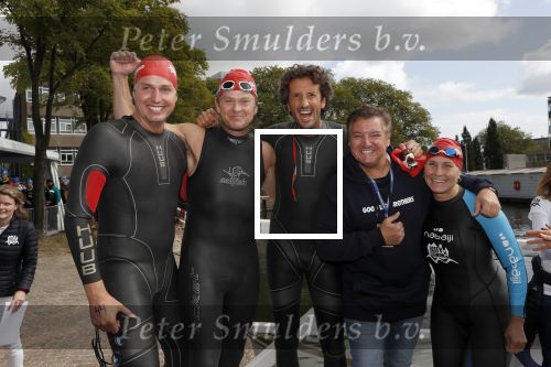 AMSTERDAM 8 september 2019
Amsterdam City Swim voor ALS. Pieter v d Hoogenband met Jan Joost v Gangelen en Beau v Erven Dorens en Rene Froger en Marie Carmen Oudendijk