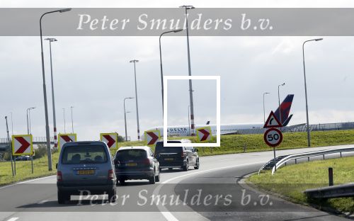 Amsterdam Schiphol 3 september 2019
Prins Harry wordt door busje opgehaald bij Soho house en naar de vip van schiphol gebracht . Nederlandse beveiligers begeleiden hem.