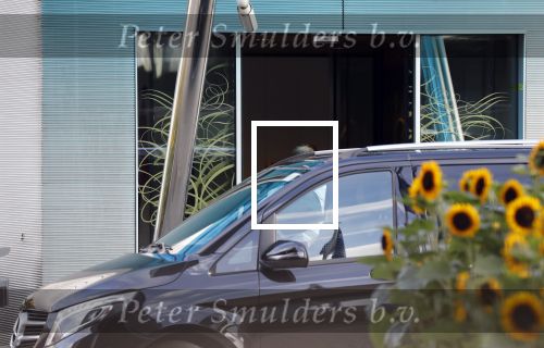 Amsterdam Schiphol 3 september 2019
Prins Harry wordt door busje opgehaald bij Soho house en naar de vip van schiphol gebracht . Nederlandse beveiligers begeleiden hem.
