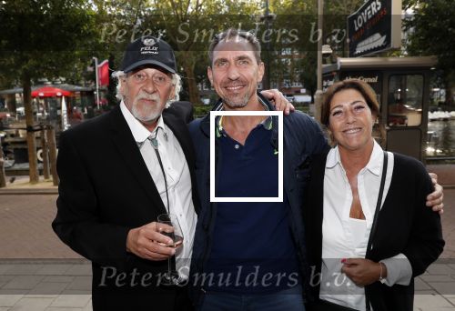 Amsterdam 12 september 2019
Govert de Roos en Rens Benerink hebben in de jaren â€™70 en â€˜80 samen honderden platenhoezen gemaakt. Deze hangen nu in hotel Americain. Rens met een kennis