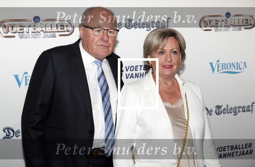 Hilversum 2 september 2019
Voetbalgala bij studio 21 . Rinus Israel met zijn vrouw
