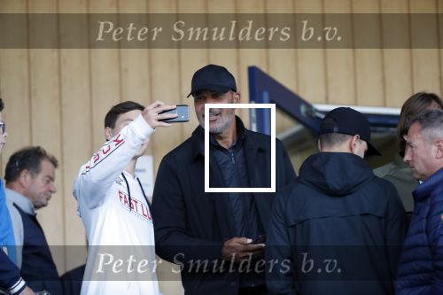 Katwijk 10 september 2019
Ruud Gullit Joelle Gullit Estelle Cruijff , haar moeder, Nigel ( stiefzoon Ruud) en de vriendin van Maxim Gullit zitten op de tribune bij de eerste interland van Maxim tegen Portugal. Nederland Portugal 4-0