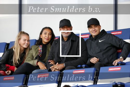 Katwijk 10 september 2019
Ruud Gullit Joelle Gullit Estelle Cruijff , haar moeder, Nigel ( stiefzoon Ruud) en de vriendin van Maxim Gullit zitten op de tribune bij de eerste interland van Maxim tegen Portugal. Nederland Portugal 4-0