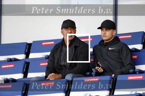 Katwijk 10 september 2019
Ruud Gullit Joelle Gullit Estelle Cruijff , haar moeder, Nigel ( stiefzoon Ruud) en de vriendin van Maxim Gullit zitten op de tribune bij de eerste interland van Maxim tegen Portugal. Nederland Portugal 4-0