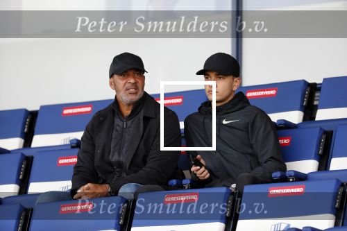 Katwijk 10 september 2019
Ruud Gullit Joelle Gullit Estelle Cruijff , haar moeder, Nigel ( stiefzoon Ruud) en de vriendin van Maxim Gullit zitten op de tribune bij de eerste interland van Maxim tegen Portugal. Nederland Portugal 4-0