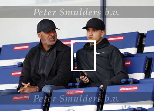 Katwijk 10 september 2019
Ruud Gullit Joelle Gullit Estelle Cruijff , haar moeder, Nigel ( stiefzoon Ruud) en de vriendin van Maxim Gullit zitten op de tribune bij de eerste interland van Maxim tegen Portugal. Nederland Portugal 4-0