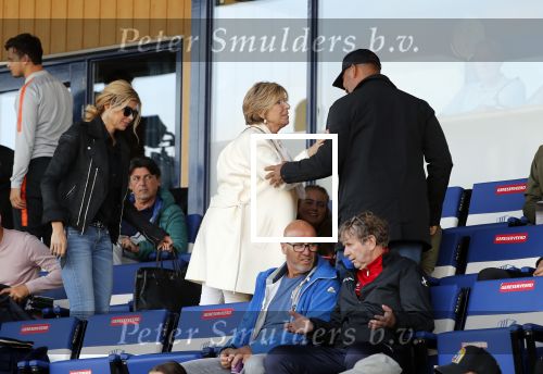 Katwijk 10 september 2019
Ruud Gullit Joelle Gullit Estelle Cruijff , haar moeder, Nigel ( stiefzoon Ruud) en de vriendin van Maxim Gullit zitten op de tribune bij de eerste interland van Maxim tegen Portugal. Nederland Portugal 4-0