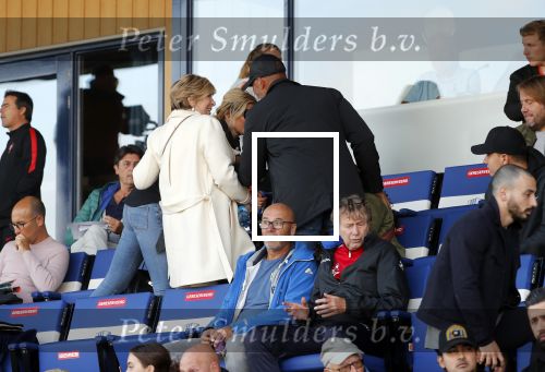 Katwijk 10 september 2019
Ruud Gullit Joelle Gullit Estelle Cruijff , haar moeder, Nigel ( stiefzoon Ruud) en de vriendin van Maxim Gullit zitten op de tribune bij de eerste interland van Maxim tegen Portugal. Nederland Portugal 4-0