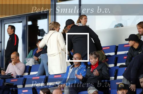 Katwijk 10 september 2019
Ruud Gullit Joelle Gullit Estelle Cruijff , haar moeder, Nigel ( stiefzoon Ruud) en de vriendin van Maxim Gullit zitten op de tribune bij de eerste interland van Maxim tegen Portugal. Nederland Portugal 4-0