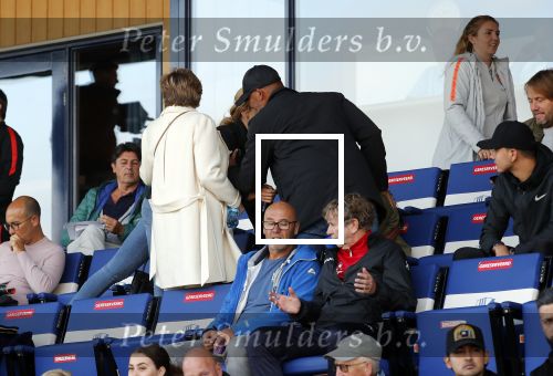 Katwijk 10 september 2019
Ruud Gullit Joelle Gullit Estelle Cruijff , haar moeder, Nigel ( stiefzoon Ruud) en de vriendin van Maxim Gullit zitten op de tribune bij de eerste interland van Maxim tegen Portugal. Nederland Portugal 4-0