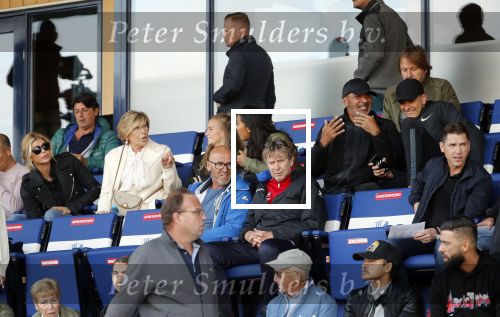 Katwijk 10 september 2019
Ruud Gullit Joelle Gullit Estelle Cruijff , haar moeder, Nigel ( stiefzoon Ruud) en de vriendin van Maxim Gullit zitten op de tribune bij de eerste interland van Maxim tegen Portugal. Nederland Portugal 4-0