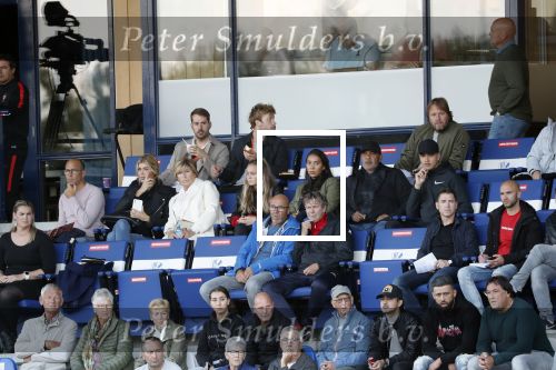 Katwijk 10 september 2019
Ruud Gullit Joelle Gullit Estelle Cruijff , haar moeder, Nigel ( stiefzoon Ruud) en de vriendin van Maxim Gullit zitten op de tribune bij de eerste interland van Maxim tegen Portugal. Nederland Portugal 4-0