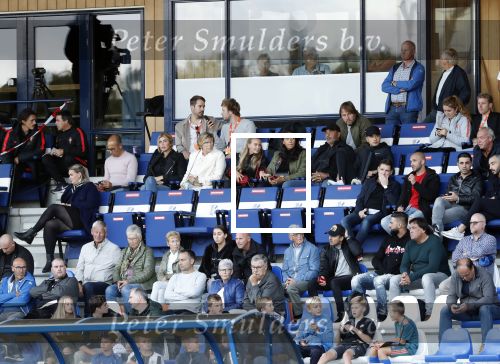 Katwijk 10 september 2019
Ruud Gullit Joelle Gullit Estelle Cruijff , haar moeder, Nigel ( stiefzoon Ruud) en de vriendin van Maxim Gullit zitten op de tribune bij de eerste interland van Maxim tegen Portugal. Nederland Portugal 4-0