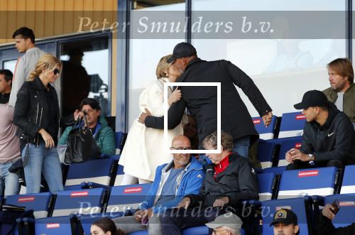 Katwijk 10 september 2019
Ruud Gullit Joelle Gullit Estelle Cruijff , haar moeder, Nigel ( stiefzoon Ruud) en de vriendin van Maxim Gullit zitten op de tribune bij de eerste interland van Maxim tegen Portugal. Nederland Portugal 4-0