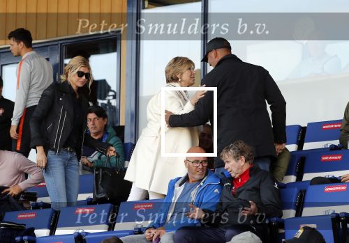 Katwijk 10 september 2019
Ruud Gullit Joelle Gullit Estelle Cruijff , haar moeder, Nigel ( stiefzoon Ruud) en de vriendin van Maxim Gullit zitten op de tribune bij de eerste interland van Maxim tegen Portugal. Nederland Portugal 4-0