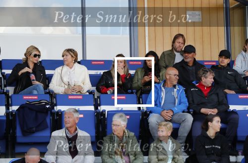 Katwijk 10 september 2019
Ruud Gullit Joelle Gullit Estelle Cruijff , haar moeder, Nigel ( stiefzoon Ruud) en de vriendin van Maxim Gullit zitten op de tribune bij de eerste interland van Maxim tegen Portugal. Nederland Portugal 4-0