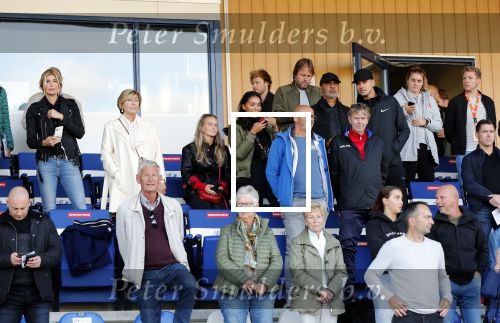 Katwijk 10 september 2019
Ruud Gullit Joelle Gullit Estelle Cruijff , haar moeder, Nigel ( stiefzoon Ruud) en de vriendin van Maxim Gullit zitten op de tribune bij de eerste interland van Maxim tegen Portugal. Nederland Portugal 4-0