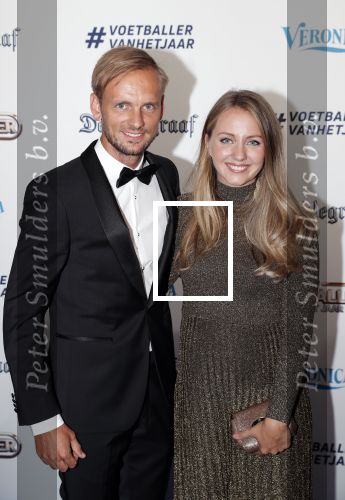 Hilversum 2 september 2019
Voetbalgala bij studio 21 .Siem de Jong met zijn zwangere vrouw