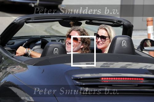 Amsterdam 26 augustus 2019
Sonja Bakker en haar vriend Barry v Suijdam in een porsche 911 cabrio in Amsterdam zuid