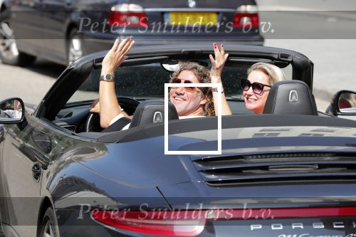 Amsterdam 26 augustus 2019
Sonja Bakker en haar vriend Barry v Suijdam in een porsche 911 cabrio in Amsterdam zuid