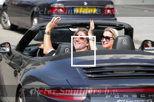 Amsterdam 26 augustus 2019
Sonja Bakker en haar vriend Barry v Suijdam in een porsche 911 cabrio in Amsterdam zuid