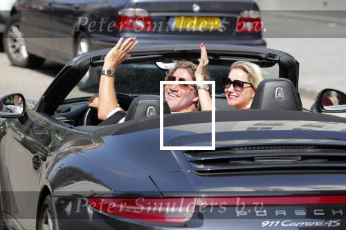 Amsterdam 26 augustus 2019
Sonja Bakker en haar vriend Barry v Suijdam in een porsche 911 cabrio in Amsterdam zuid
