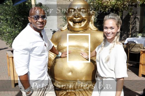 Rotterdam 2 september 2019
Presentatie Buddha to Buddha en hun nieuwe gouden sieradenlijn . Davina Michelle is het gezicht daarvan. Stacey 24/7 met vriendin