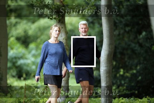 Breukelen 6 september 2019
Sybrand Niessen aan het wandelen met zijn vrouw