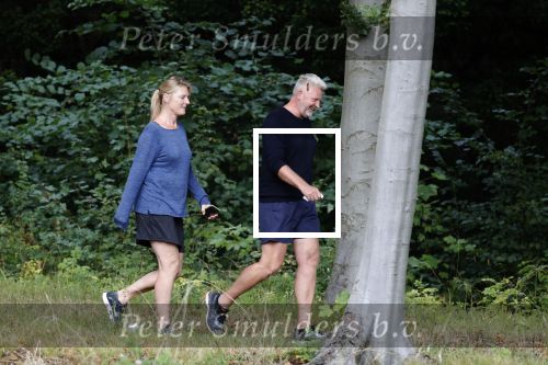 Breukelen 6 september 2019
Sybrand Niessen aan het wandelen met zijn vrouw