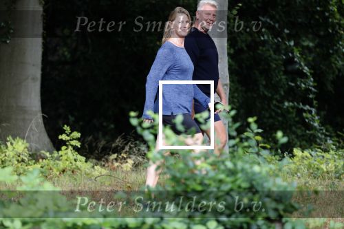 Breukelen 6 september 2019
Sybrand Niessen aan het wandelen met zijn vrouw