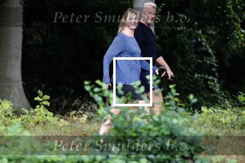 Breukelen 6 september 2019
Sybrand Niessen aan het wandelen met zijn vrouw