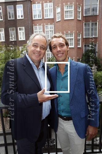 Amsterdam 10 september 2019
Presentatie celebaabs in hotel the Grand met oa Anouk Smulders Frits Sissing Dennis v d Geest Dennis Weening Dominique v Hulst ( zangeres Do) en  Irene moors . Celebabs is een idee van Tim Ouborg en Jeroen v d Boom . Tim met zijn vader Aad Ouborg