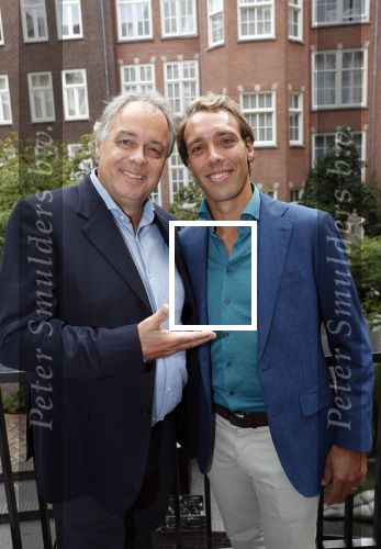 Amsterdam 10 september 2019
Presentatie celebaabs in hotel the Grand met oa Anouk Smulders Frits Sissing Dennis v d Geest Dennis Weening Dominique v Hulst ( zangeres Do) en  Irene moors . Celebabs is een idee van Tim Ouborg en Jeroen v d Boom . Tim met zijn vader Aad Ouborg