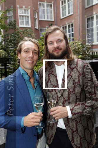 Amsterdam 10 september 2019
Presentatie celebaabs in hotel the Grand met oa Anouk Smulders Frits Sissing Dennis v d Geest Dennis Weening Dominique v Hulst ( zangeres Do) en  Irene moors . Celebabs is een idee van Tim Ouborg en Jeroen v d Boom
