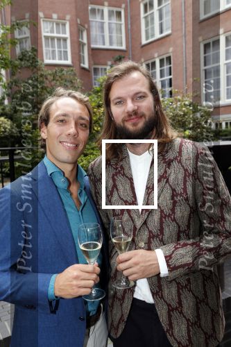 Amsterdam 10 september 2019
Presentatie celebaabs in hotel the Grand met oa Anouk Smulders Frits Sissing Dennis v d Geest Dennis Weening Dominique v Hulst ( zangeres Do) en  Irene moors . Celebabs is een idee van Tim Ouborg en Jeroen v d Boom