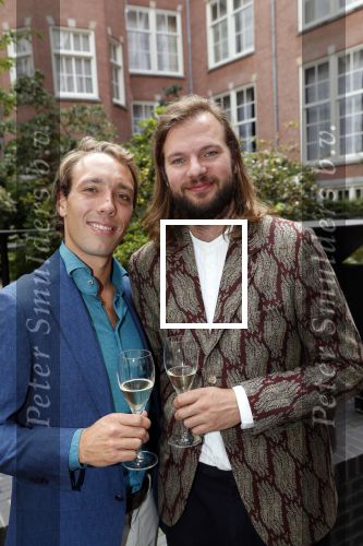 Amsterdam 10 september 2019
Presentatie celebaabs in hotel the Grand met oa Anouk Smulders Frits Sissing Dennis v d Geest Dennis Weening Dominique v Hulst ( zangeres Do) en  Irene moors . Celebabs is een idee van Tim Ouborg en Jeroen v d Boom