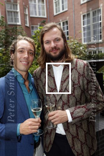 Amsterdam 10 september 2019
Presentatie celebaabs in hotel the Grand met oa Anouk Smulders Frits Sissing Dennis v d Geest Dennis Weening Dominique v Hulst ( zangeres Do) en  Irene moors . Celebabs is een idee van Tim Ouborg en Jeroen v d Boom