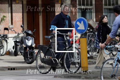 Amsterdam 9 september 2019
Tom Egbers doet op de fiets boodschappen in Amsterdam zuid.