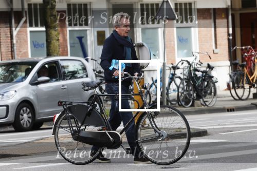 Amsterdam 9 september 2019
Tom Egbers doet op de fiets boodschappen in Amsterdam zuid.