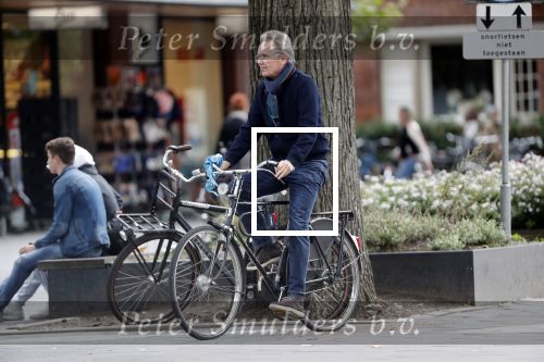 Amsterdam 9 september 2019
Tom Egbers doet op de fiets boodschappen in Amsterdam zuid.