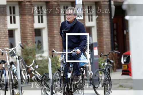Amsterdam 9 september 2019
Tom Egbers doet op de fiets boodschappen in Amsterdam zuid.