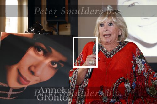 Amsterdam 12 september 2019
Boekpresentatie Anneke Gronloh in carre. Bart Peeters heeft het boek geschreven.
Willeke Alberti gaf Bart het eerste exemplaar
