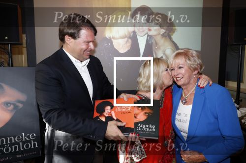 Amsterdam 12 september 2019
Boekpresentatie Anneke Gronloh in carre. Bart Peeters heeft het boek geschreven.
Willeke Alberti gaf Bart het eerste exemplaar