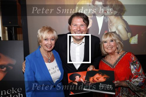 Amsterdam 12 september 2019
Boekpresentatie Anneke Gronloh in carre. Bart Peeters heeft het boek geschreven.
Willeke Alberti gaf Bart het eerste exemplaar