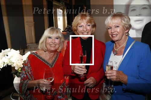 Amsterdam 12 september 2019
Boekpresentatie Anneke Gronloh in carre. Bart Peeters heeft het boek geschreven.
Willeke Alberti gaf Bart het eerste exemplaar