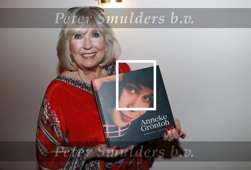 Amsterdam 12 september 2019
Boekpresentatie Anneke Gronloh in carre. Bart Peeters heeft het boek geschreven.
Willeke Alberti gaf Bart het eerste exemplaar